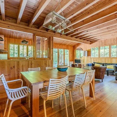Cabin-style In Cap Ferret 8 People